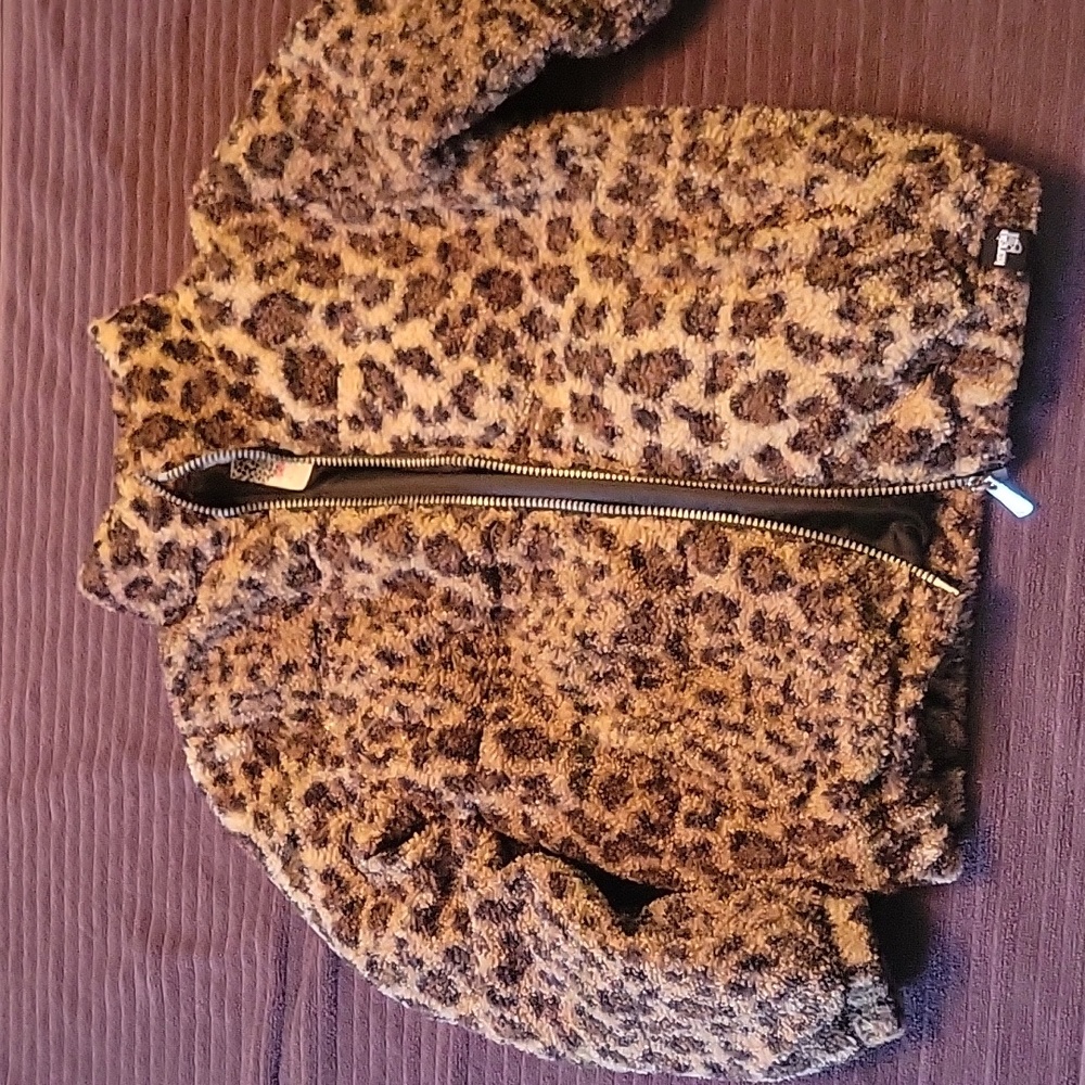 Girls Cheetah print textured polyester jacket. Kenzie Girl sz 7/8